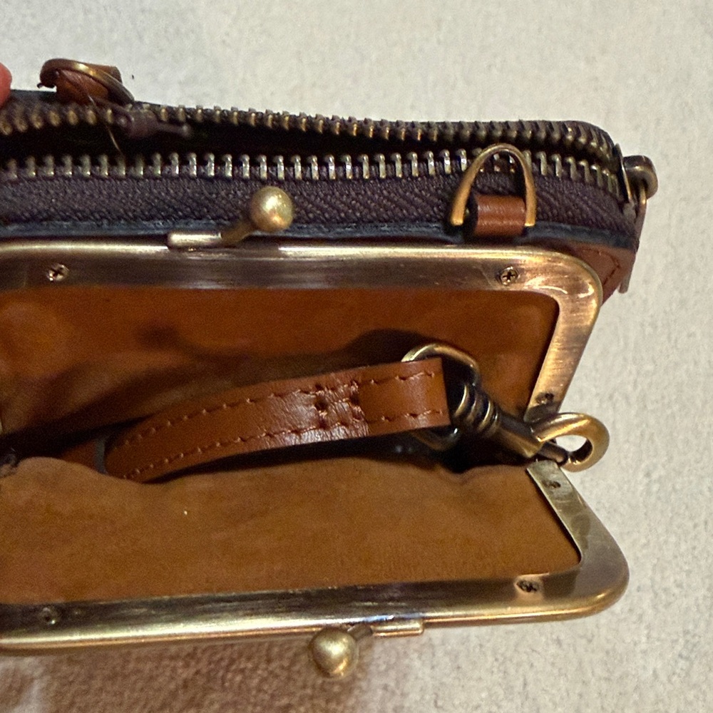 Patricia Nash Brown Tooled Leather Crossbody Zip Wallet/Purse NWT - Picture 10 of 10